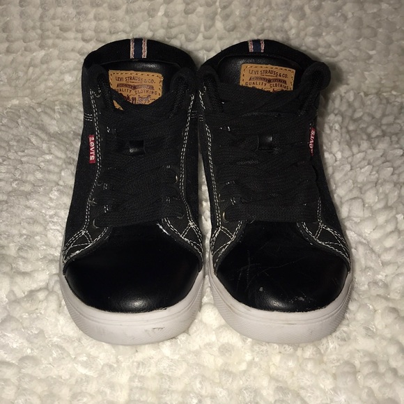 levi mid top shoes
